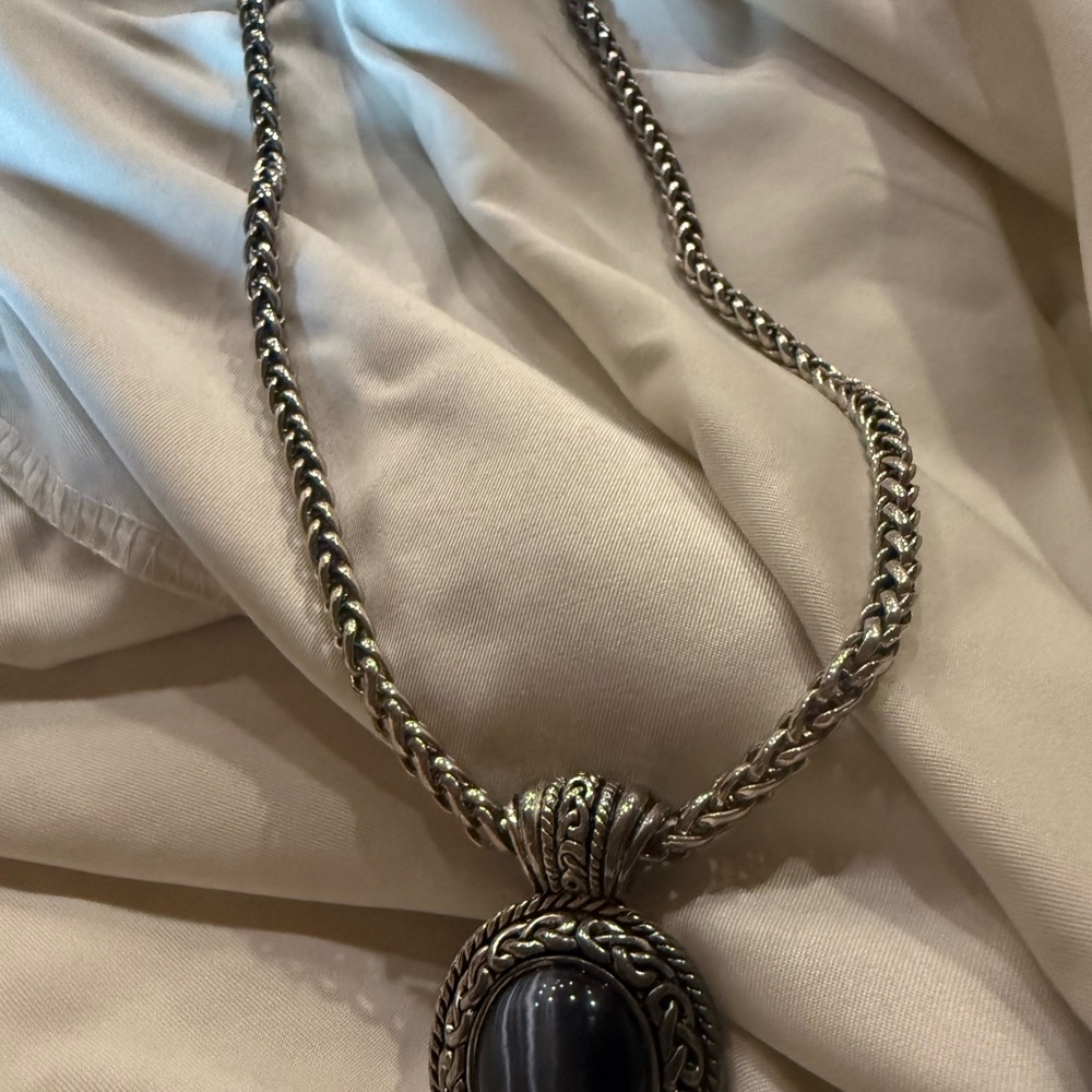 Elegant Vintage Silver with black onyx stone Pendant Necklace - Picture 5 of 5